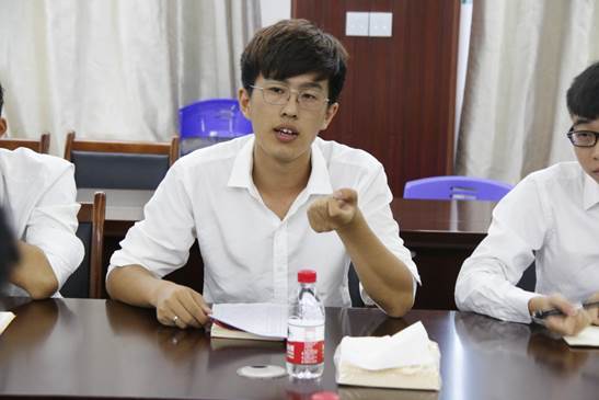 韩漫h
团委副书记赵启迪发言